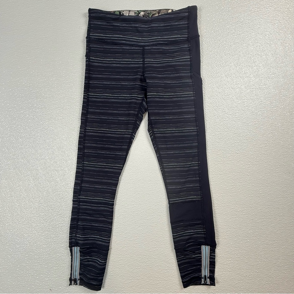 Lululemon Run The World 7/8 Tight Cyber Stripe Naval Blue Black‎ / Naval Blue 4 - Picture 7 of 13